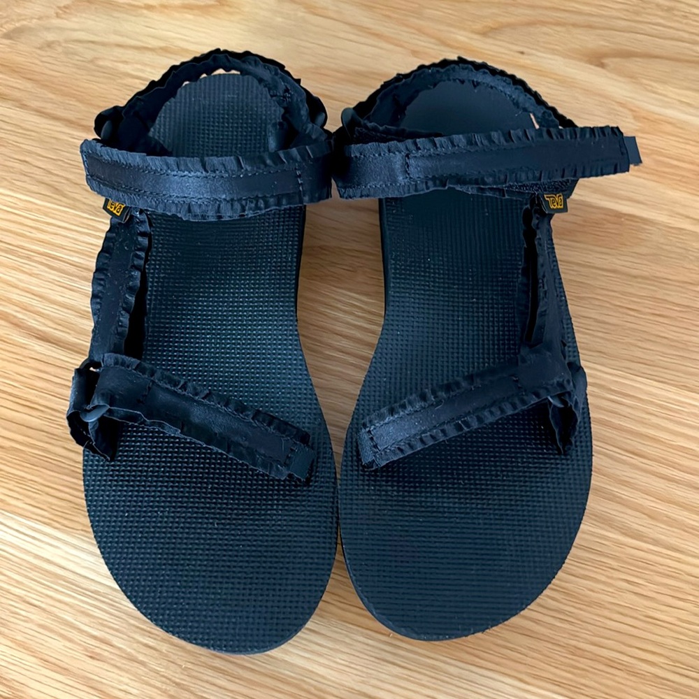 Teva Women's Midform Universal Sandals!